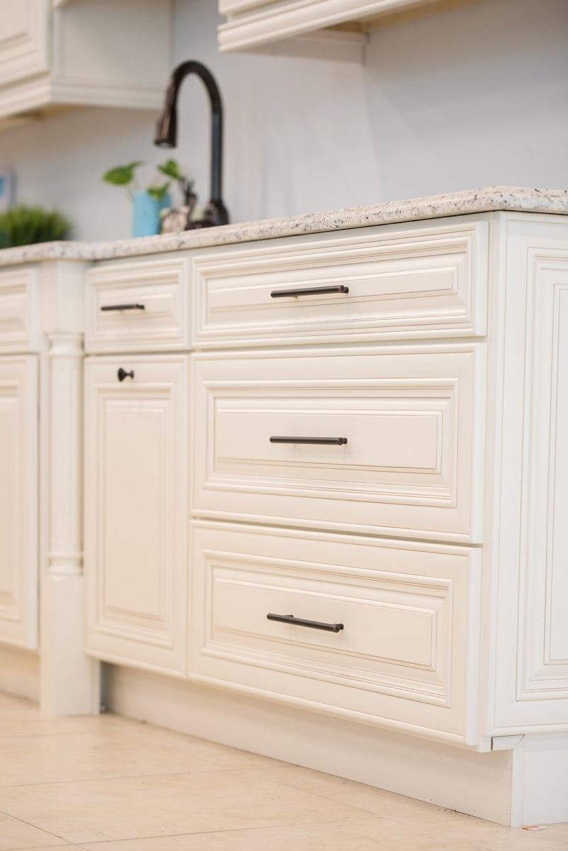 Casselberry Antique White Kitchen Cabinets