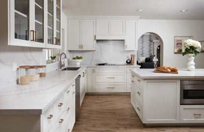 LUX Calcutta Lorenza LQ-907 Quartz Countertop Corner 36.inX96.in